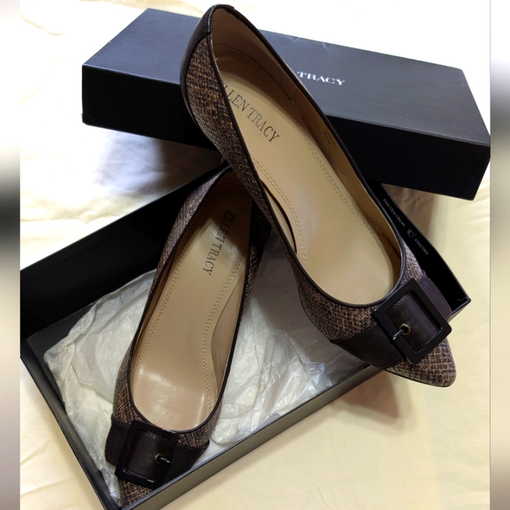 Ellen Tracy Size 8.5M Faux Snakeskin Buckle Pointed Heel
